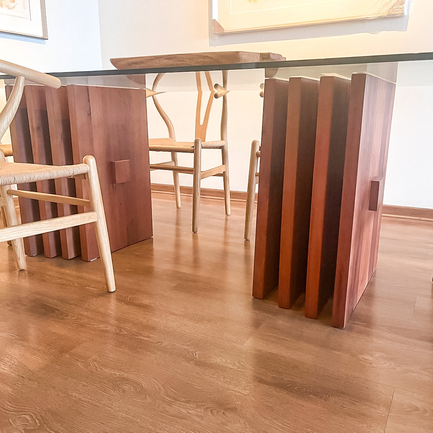 Mesa Panguipulli Vidrio y Bases de Madera